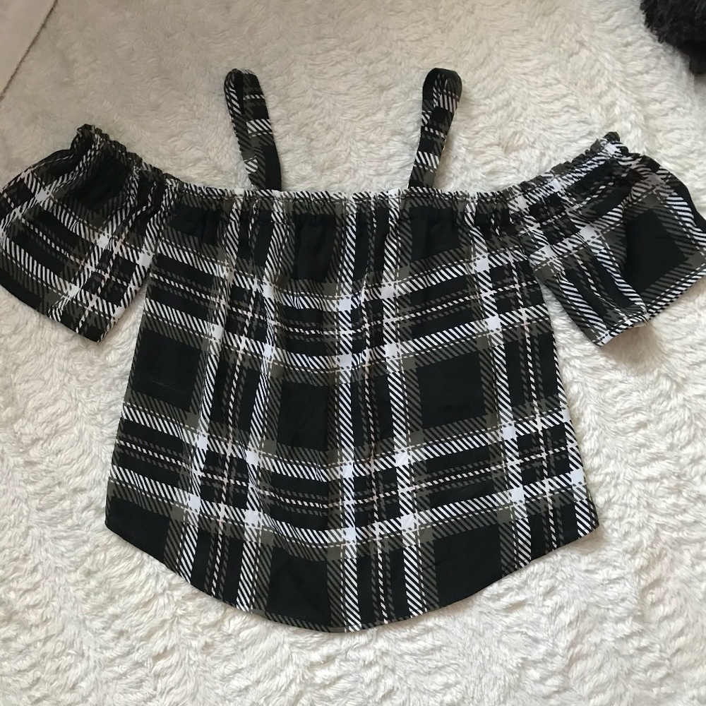 🔶5 for $25🔶 Dressy Plaid Off-Shoulder Blouse